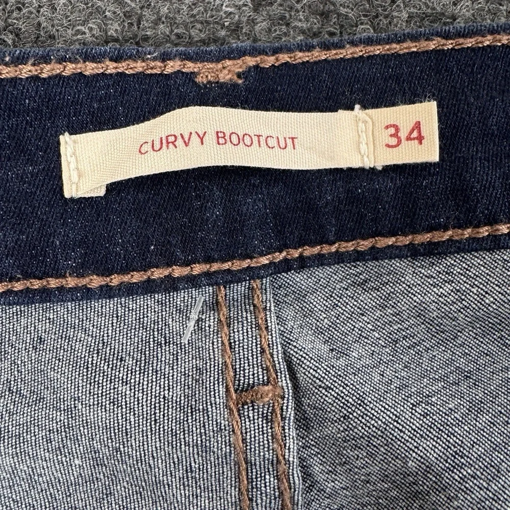 Levis Jeans Womens 34 Curvy Bootcut Mid Rise Medium Wash NWOT